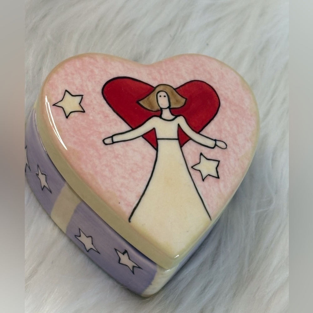 (175)Russ Berrie White Heart-Shaped Trinket Box